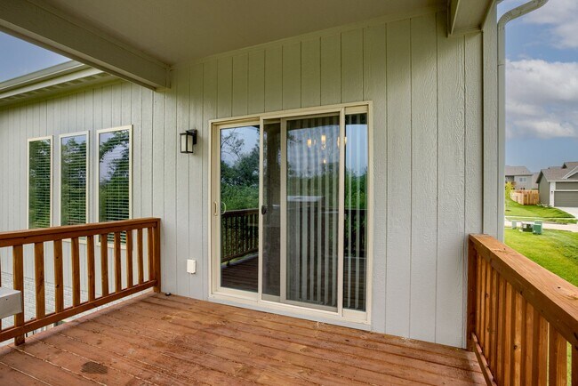Building Photo - Gorgeous 3 Bedroom In Papillion!!