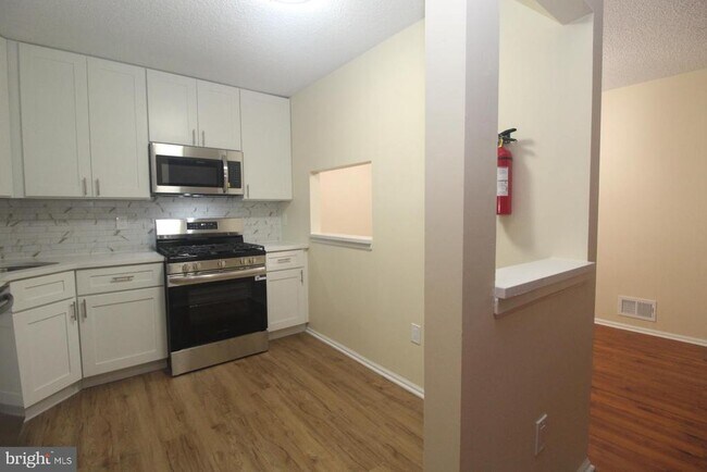 Building Photo - 58 Chambord Ct