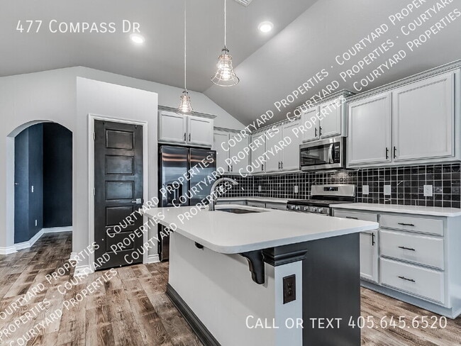 Building Photo - 477 Compass Dr
