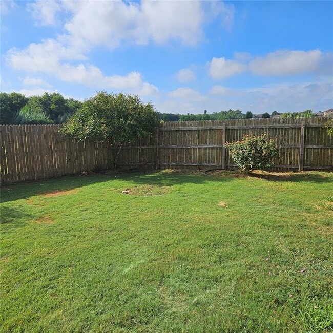 Building Photo - 727 Luna Vista Dr