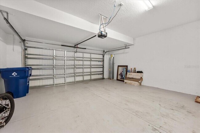 Building Photo - 8166 Crescent Oaks Dr