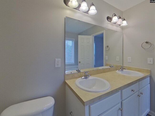 Building Photo - 608 Cottontail Ct N