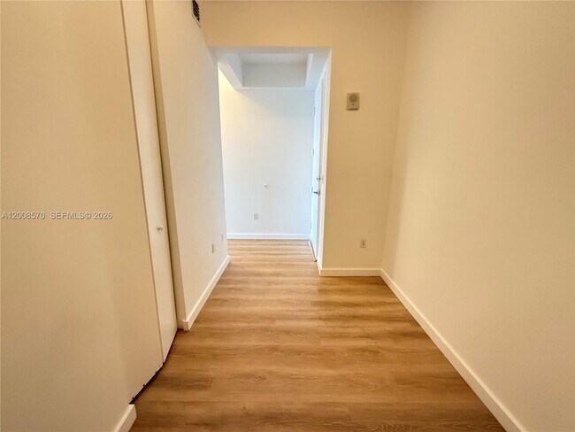 Building Photo - 2200 NE 4th Ave