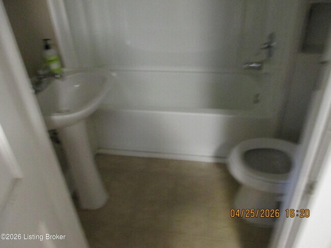 Building Photo - 2220 Parkwood Rd