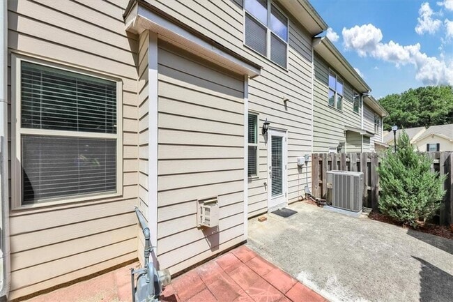 Building Photo - 182 Townview Dr