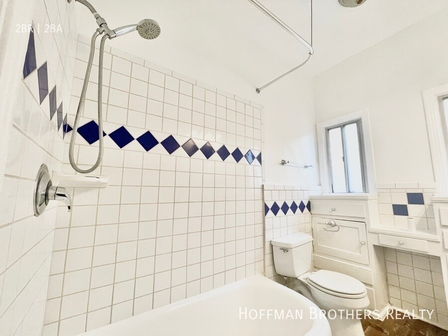 Building Photo - 1306 1/2 S Cloverdale Ave