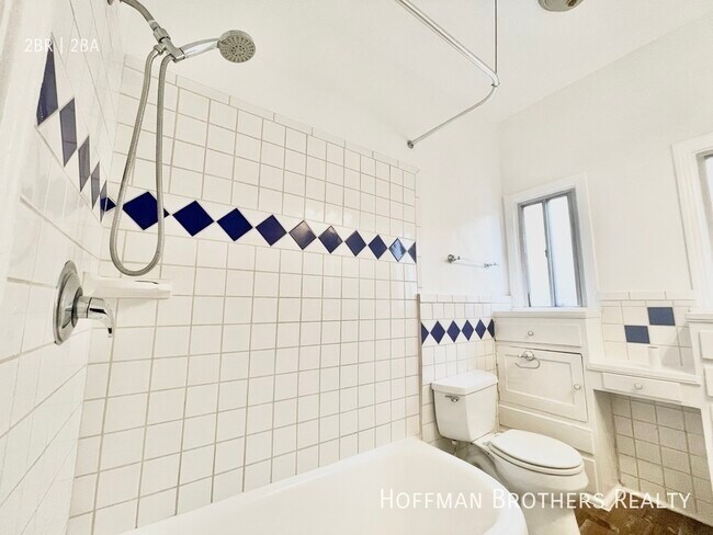 Building Photo - 1306 1/2 S Cloverdale Ave-