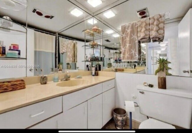 Building Photo - 3700 Galt Ocean Dr