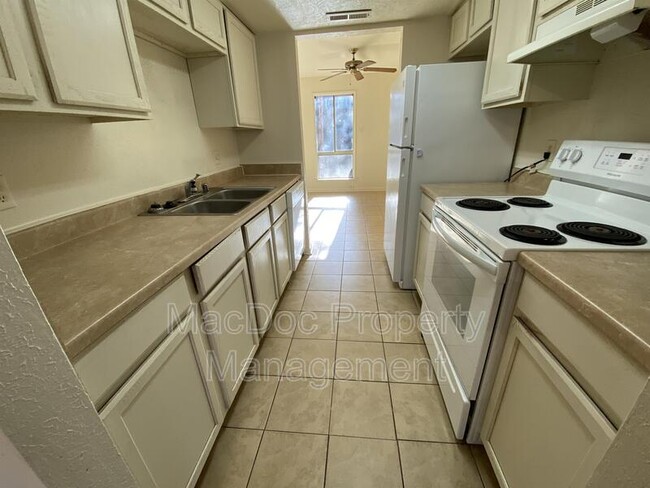 Building Photo - 53 Maple Dr