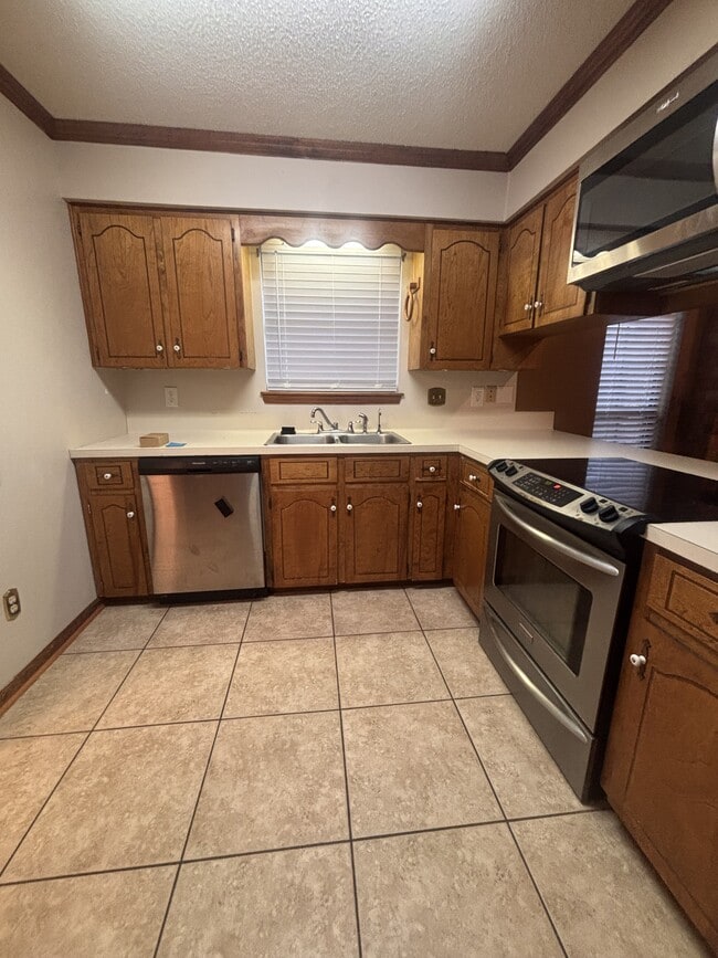 Building Photo - 106 Darteze Dr