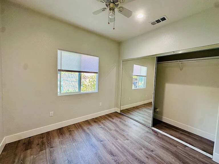 Building Photo - 9443 Lotus Dr