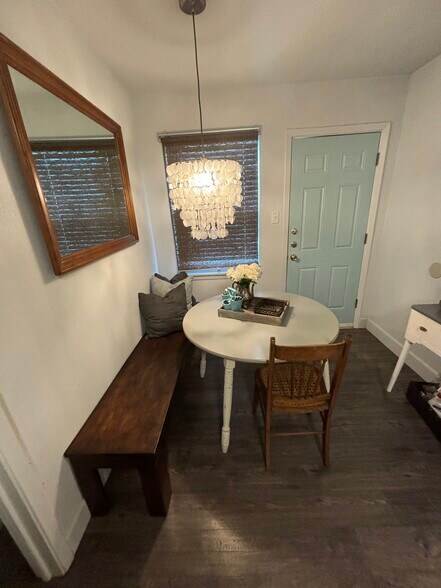 Building Photo - 501 W Lincoln Ave