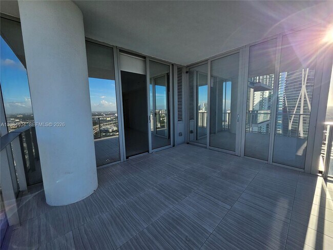 Building Photo - 851 NE 1st Ave