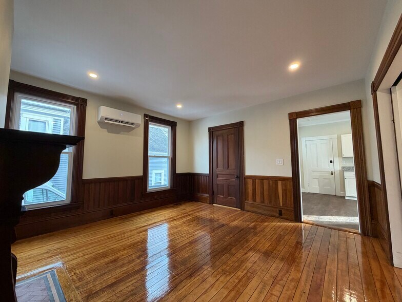 Building Photo - 5 Walker St