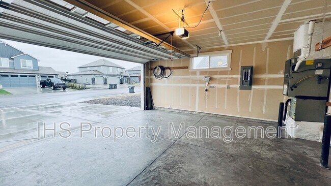 Building Photo - 9801 Silverbright Dr