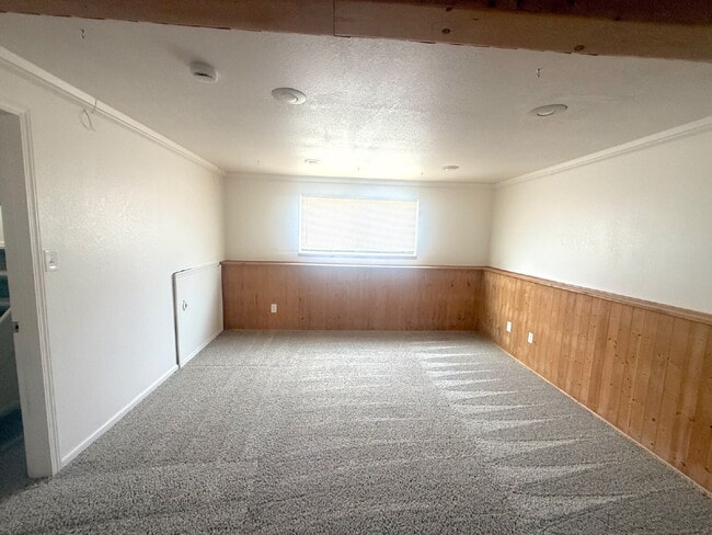 Building Photo - Spacious 4 Bedroom Home in Meadowood Neighborhood in East Aurora and Minutes to Buckley SFB