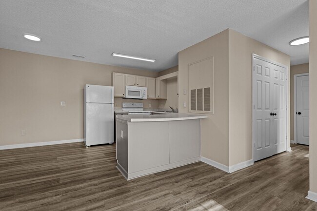Building Photo - 3675 Clay Pond Rd