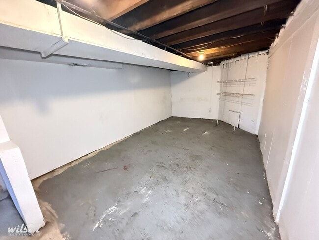 Building Photo - 211 S 16th Ave