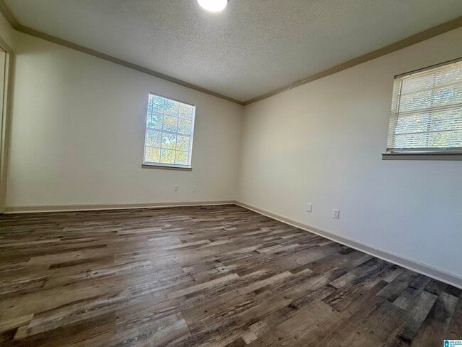 Building Photo - 648 Cort Cir NE