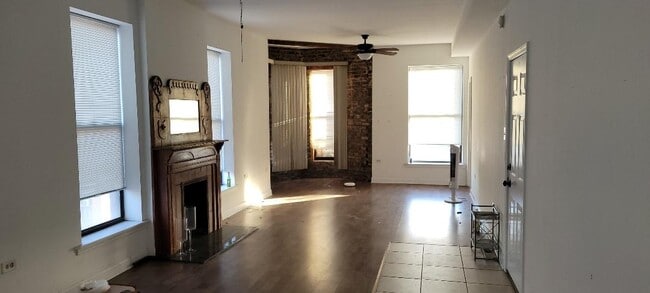 Building Photo - 300 W 31st St