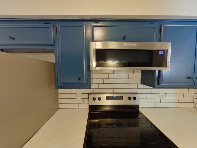 Building Photo - 951 S Longfellow Ln