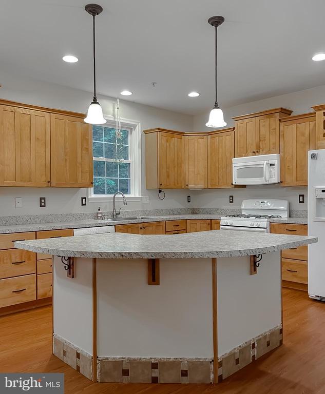 Building Photo - 46230 Sylvan Ct