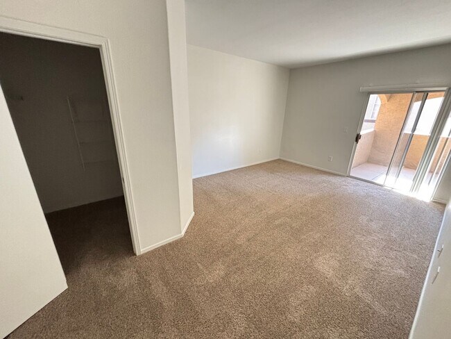 Building Photo - Gorgeous 2bed/2 bath condo in Southwest!