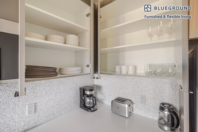 Building Photo - 310 Del Sol Dr