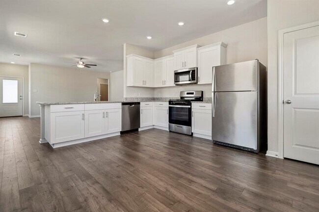 Building Photo - 16422 Blossom Grv Dr