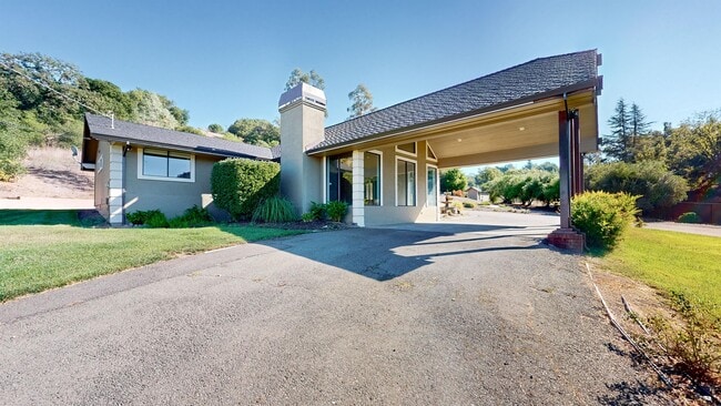 Building Photo - 9168 Eastside Rd