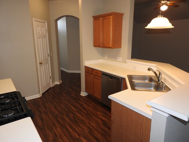 Building Photo - 440 Zebra Dr
