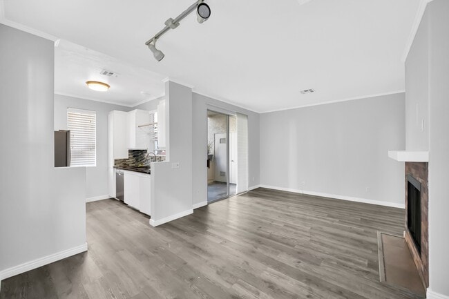 Building Photo - 10858 Sabre Hill Dr