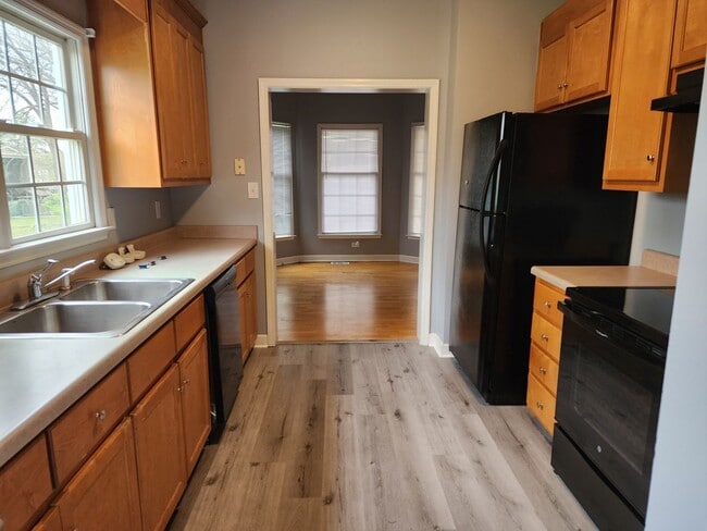 Building Photo - Two Bedroom w/Loft