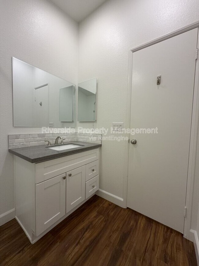 Building Photo - 9505 Arlington Ave