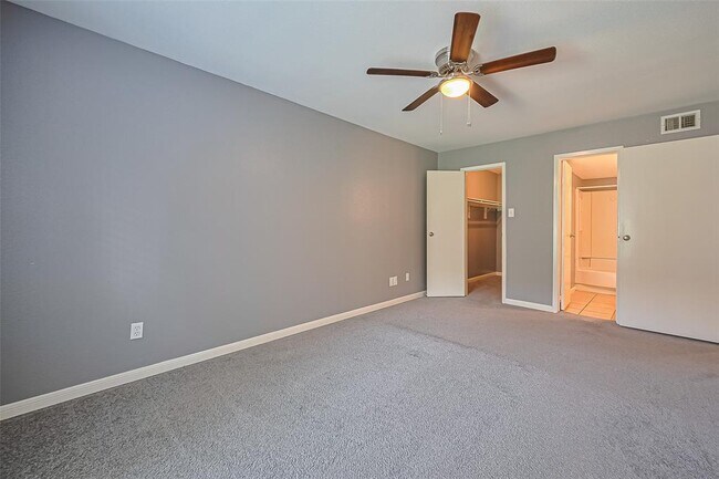 Building Photo - 12905 Woodforest Blvd