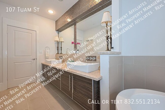 Building Photo - 107 Tuam St