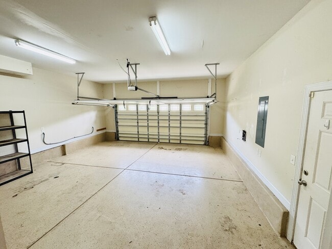 Building Photo - 3571 Brampton Dr