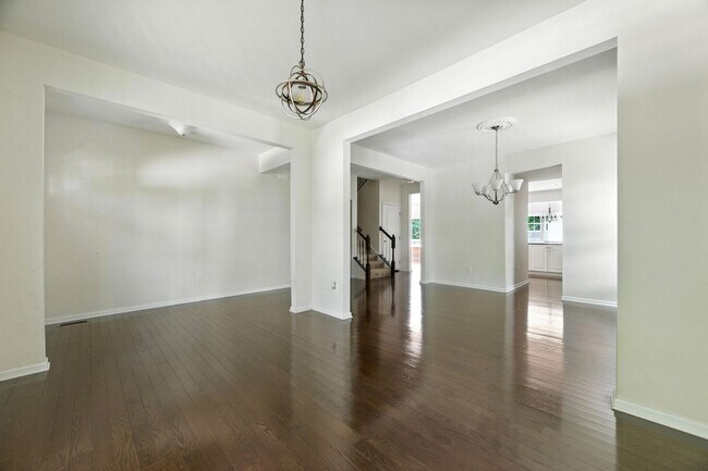 Building Photo - 8120 Fairmont Dr