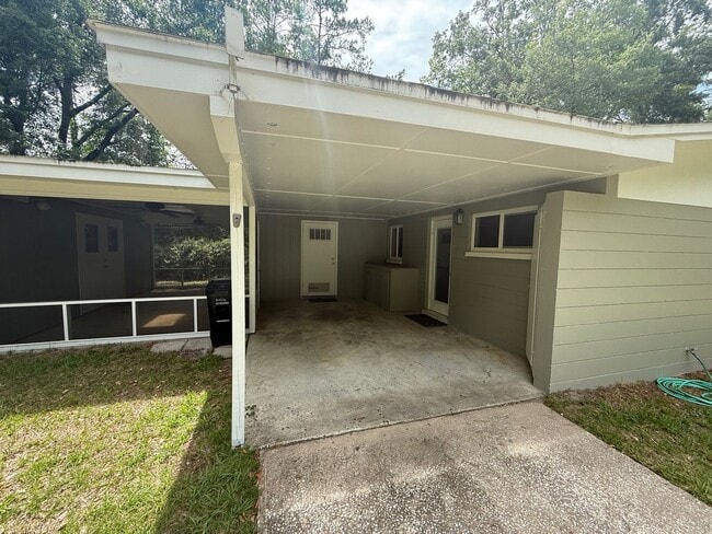 Building Photo - 3/2 in Fernwood Manor-FULLY FURNISHED