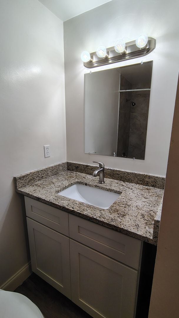 Building Photo - Beautiful home!