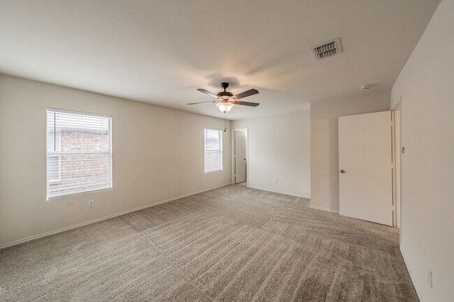 Building Photo - 8864 Valley River Dr