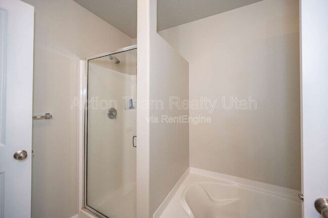 Building Photo - 4088 E Oakland Hills Dr