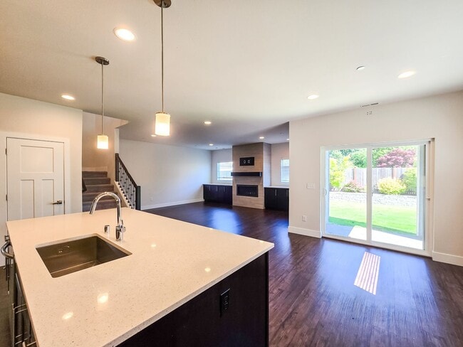 Building Photo - 5BD Martha Lake Home