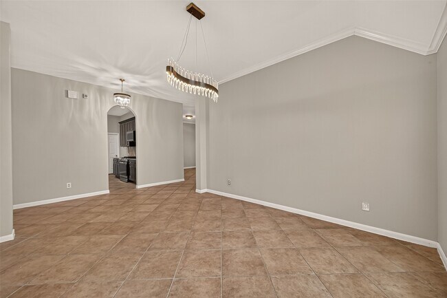 Building Photo - 706 Silver Creek Cir