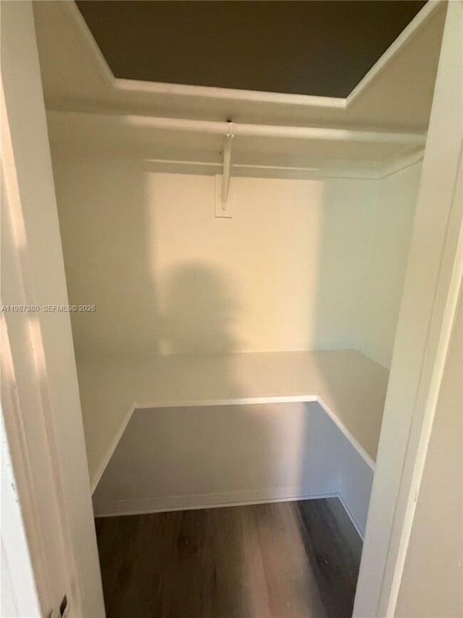 Building Photo - 311 SW 11th Ct