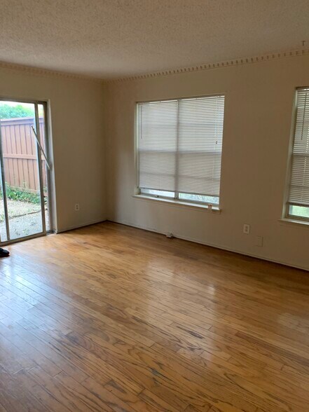 Building Photo - 4219 Avondale Ave