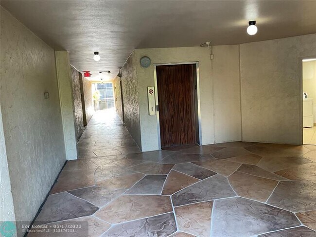 Building Photo - 6101 N Falls Cir Dr