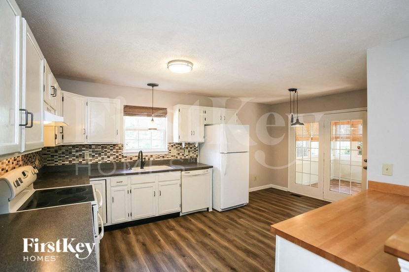 Building Photo - 740 Speedway Woods Dr