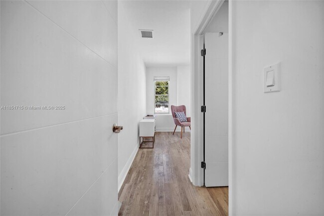 Building Photo - 1520 SW 11th Terrace