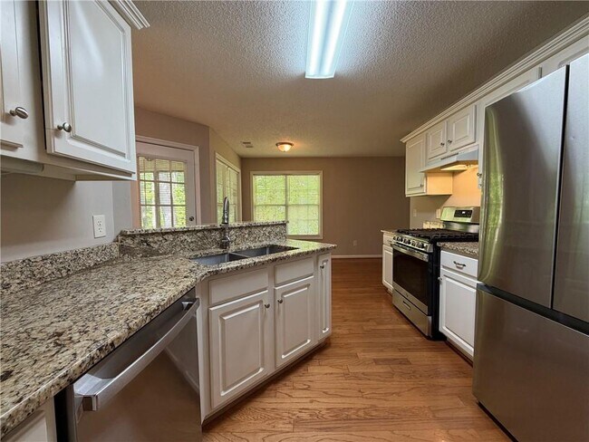 Building Photo - 7080 Shady Oak Ln